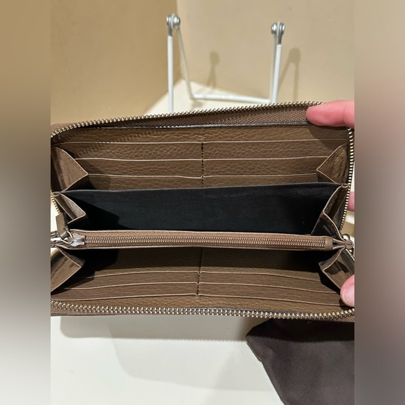 Gucci Soho Brown Zippy Wallet - Picture 11 of 16